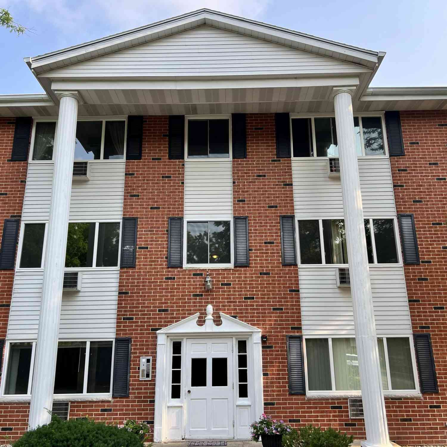 Multifamily For Rent - 255 Elmwood #205<br/> Lake Geneva, WI 53147