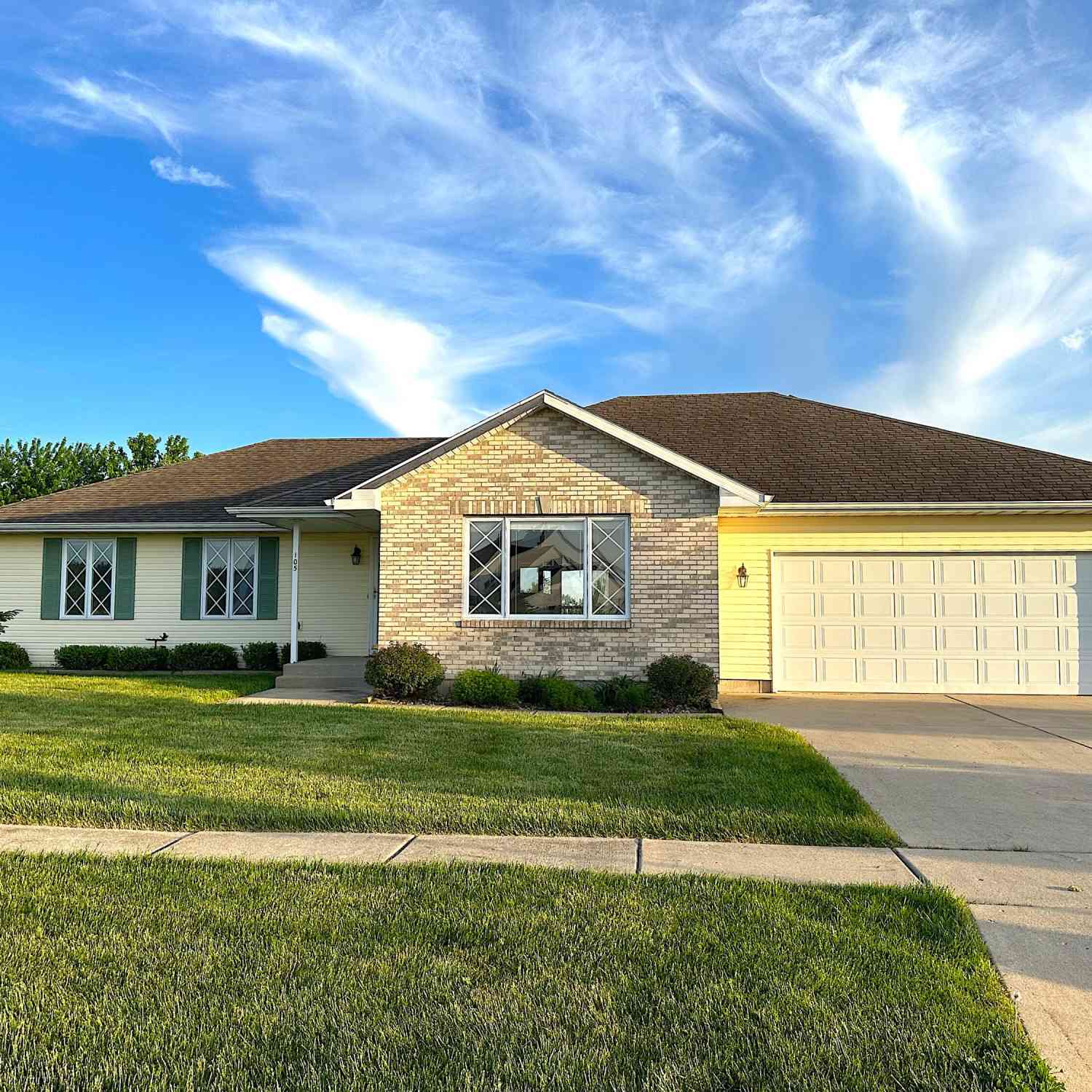 Multifamily For Rent - 105 Prairie<br/> Walworth, WI 53184