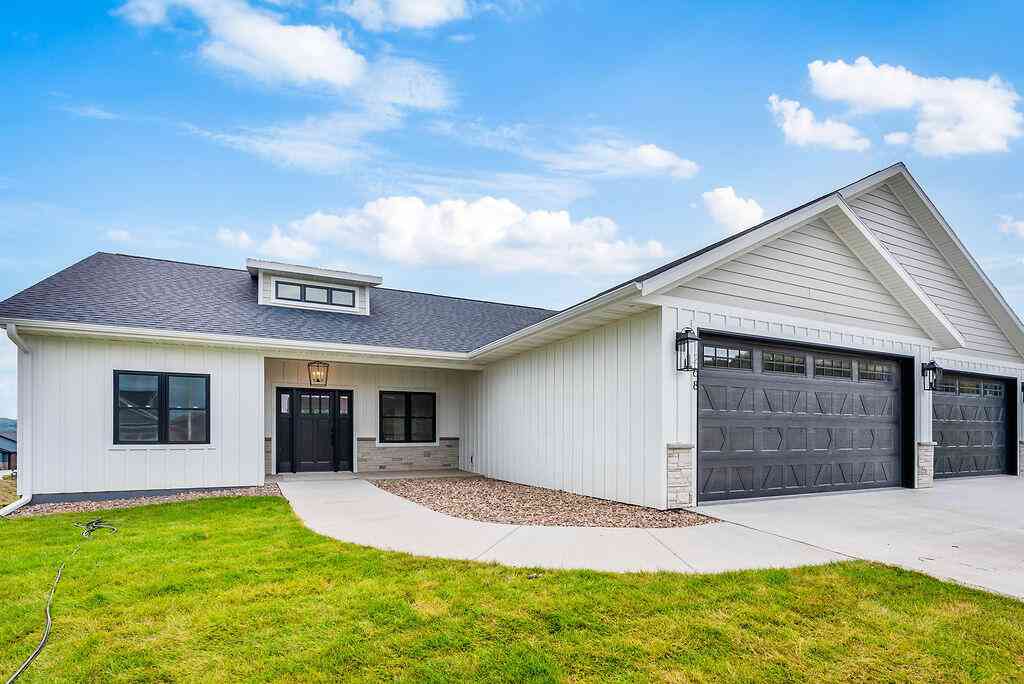 Homes For Sale - 264 Southern<br/> Holmen, WI 54636