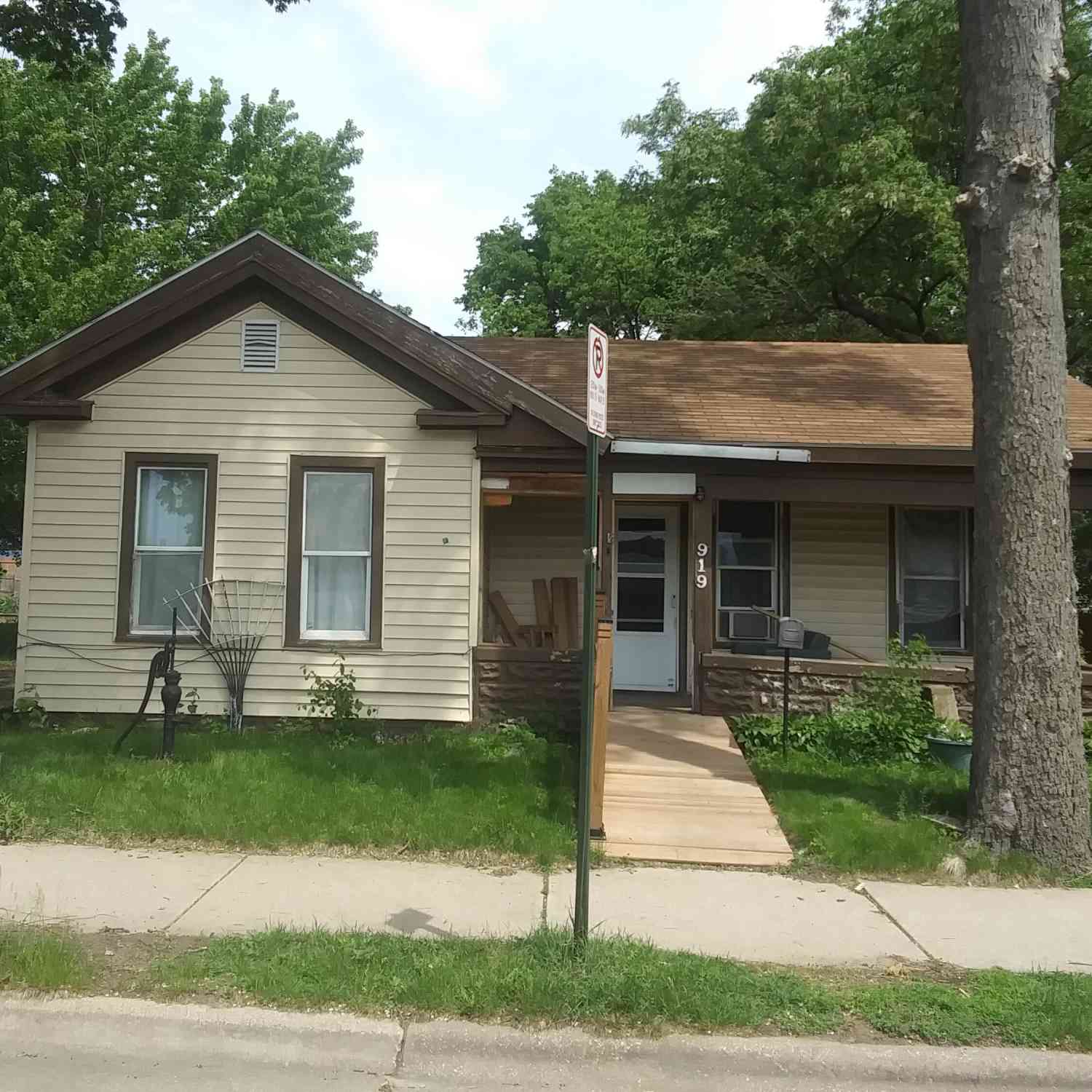 Homes For Sale - 919 St Cloud<br/> La Crosse, WI 54603