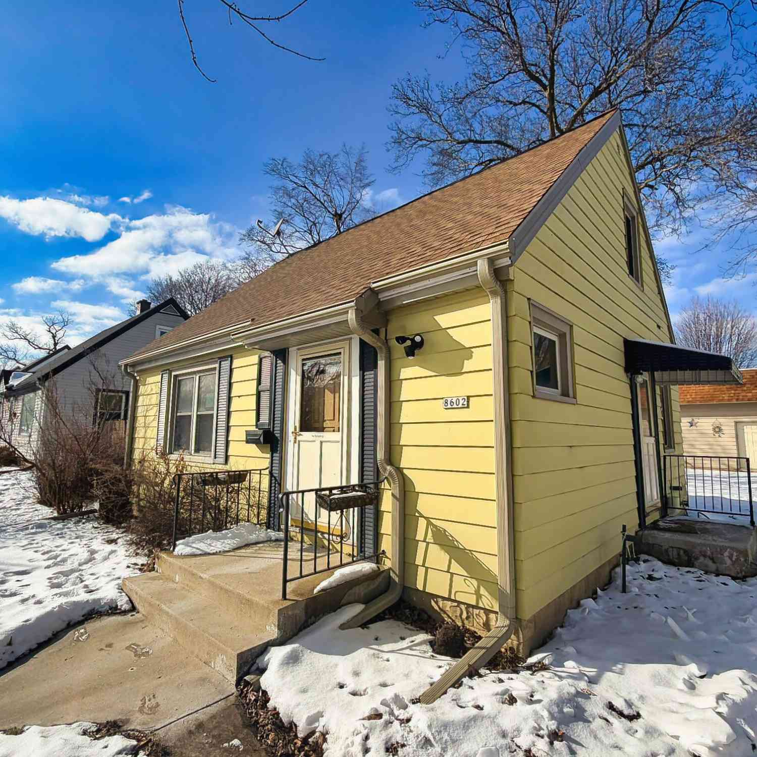 Homes For Sale - 8602 W Beloit<br/> Milwaukee, WI 53227