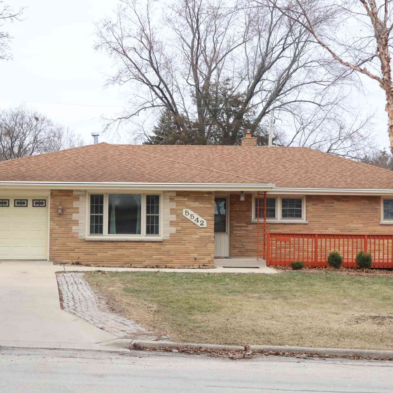Homes For Sale - 5542 W Jerelyn<br/> Milwaukee, WI 53219