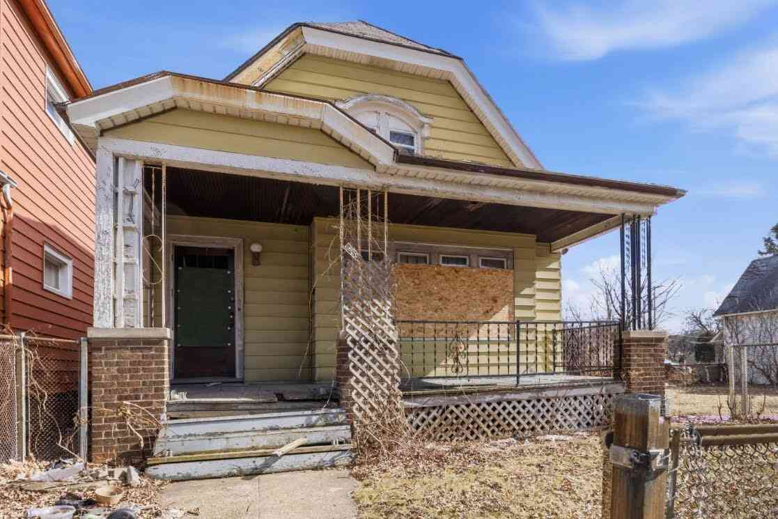 Homes For Sale - 3290 N 10th<br/> Milwaukee, WI 53206