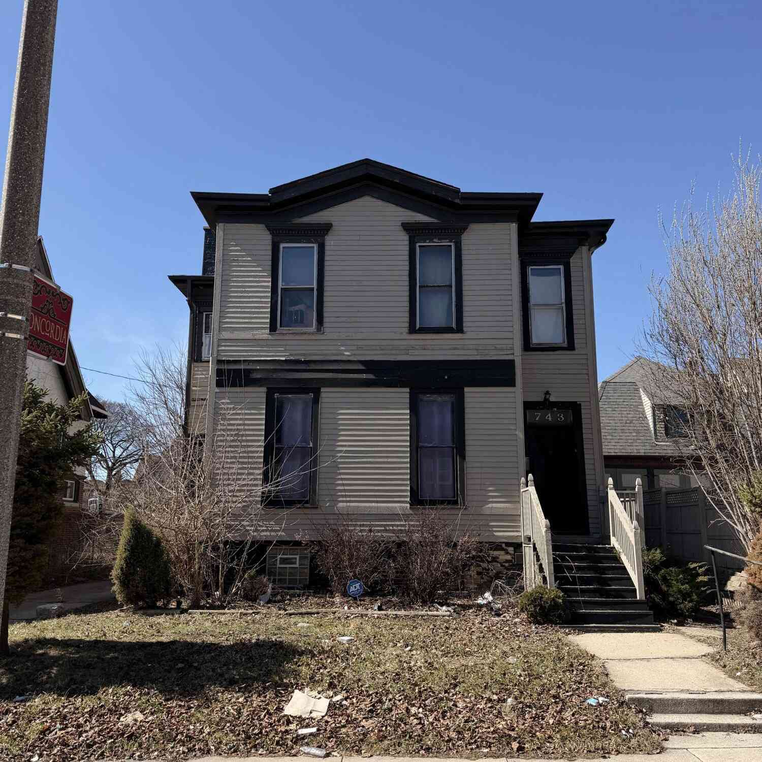Homes For Sale - 743 N 32nd<br/> Milwaukee, WI 53208