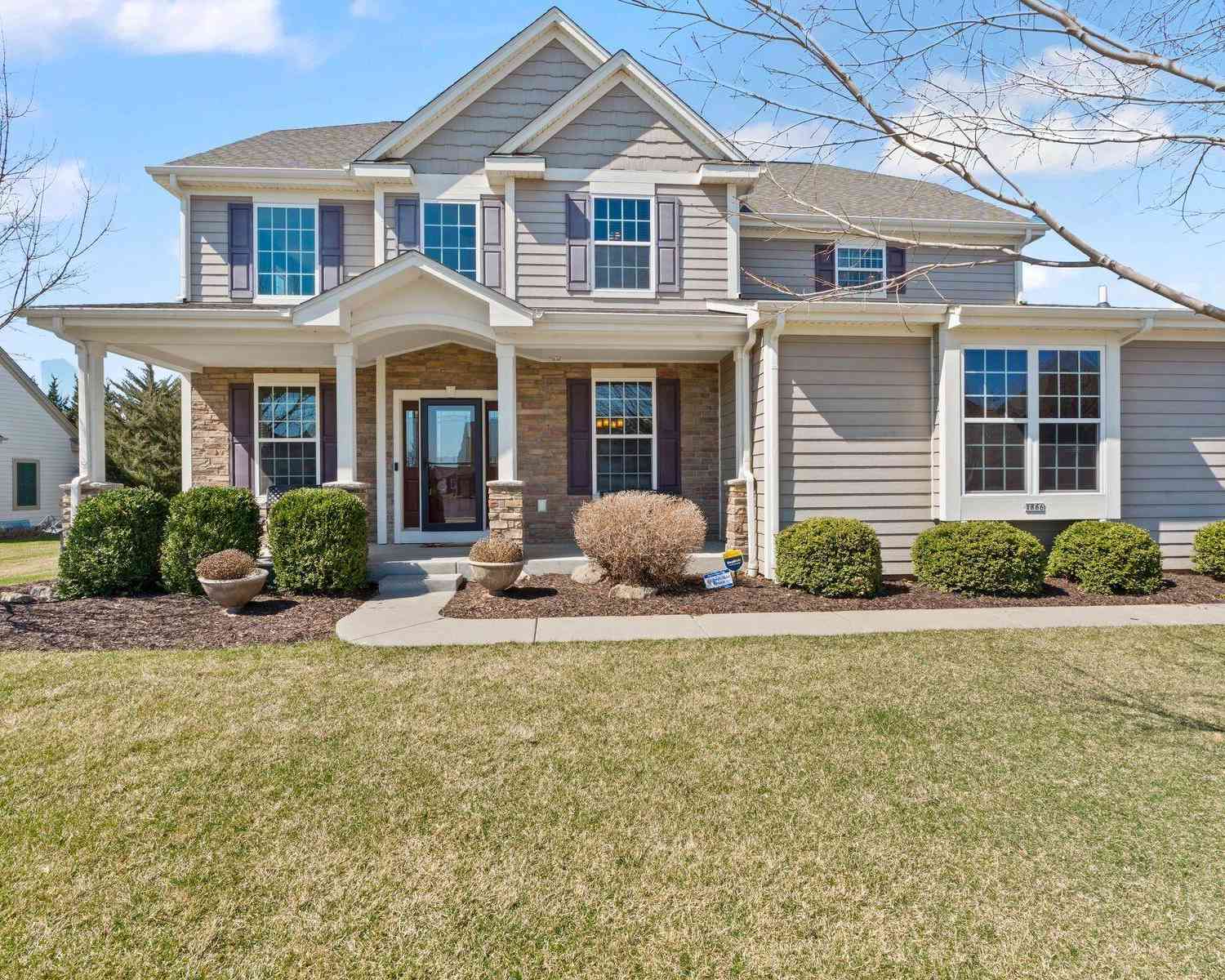 Homes For Sale - 1866 River Lakes<br/> Oconomowoc, WI 53066