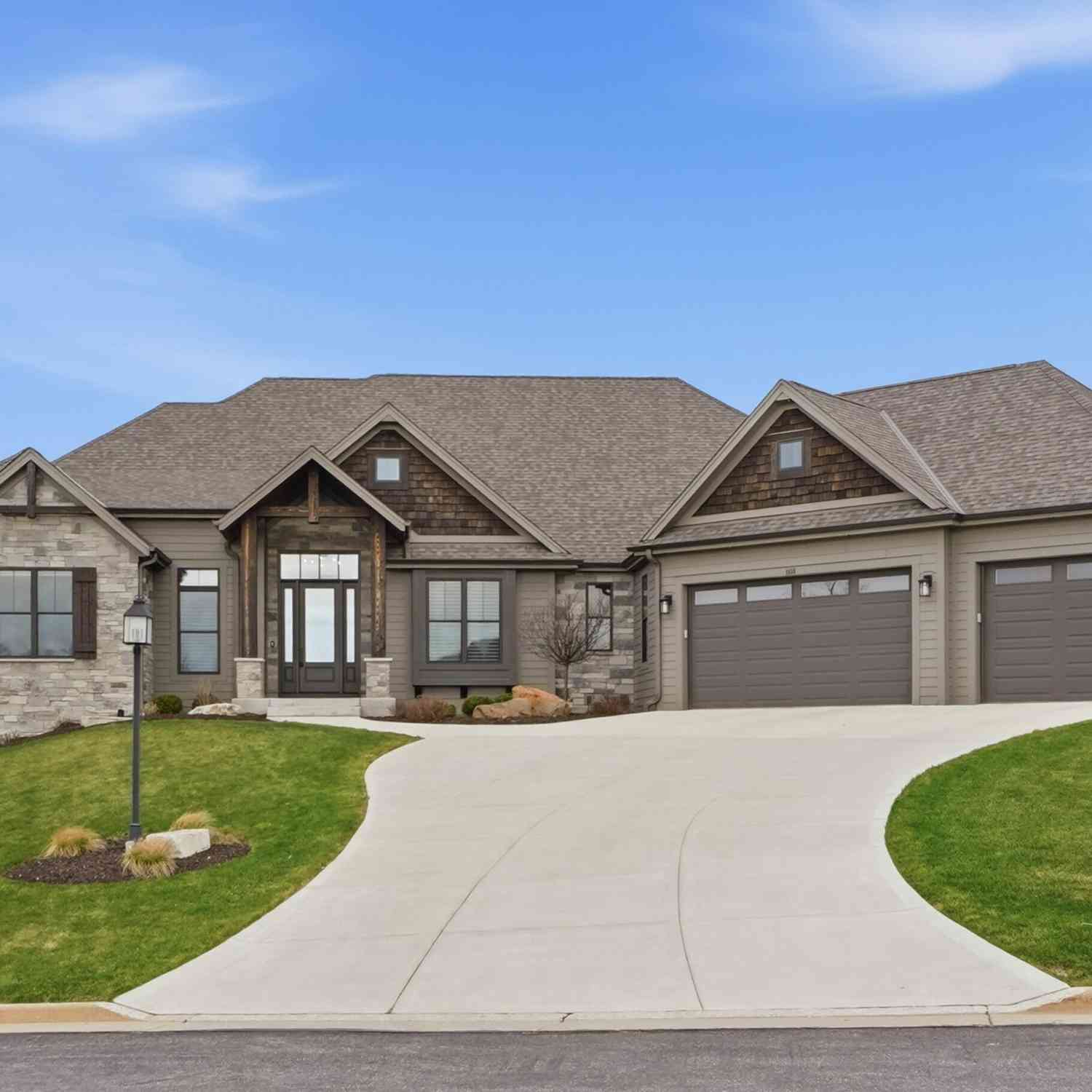 Homes For Sale - 1636 Upland<br/> Hartland, WI 53029