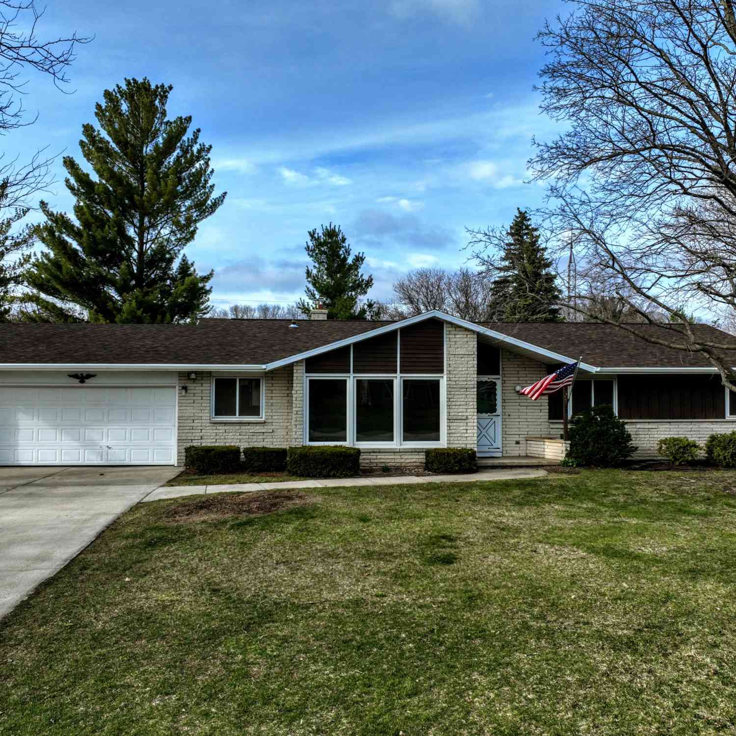 Homes For Sale - 243 Hillcrest<br/> Jefferson County, Jefferson, WI 53549