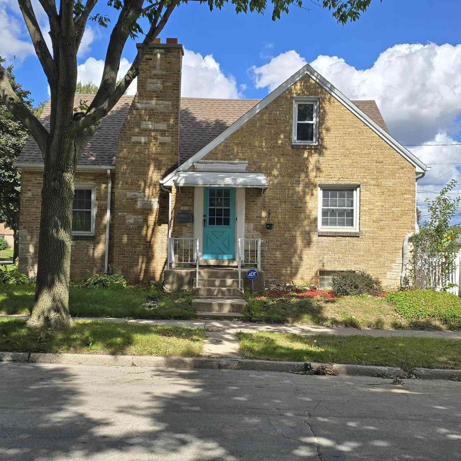 Homes For Sale - 5828 W Hayes<br/> West Allis, WI 53219