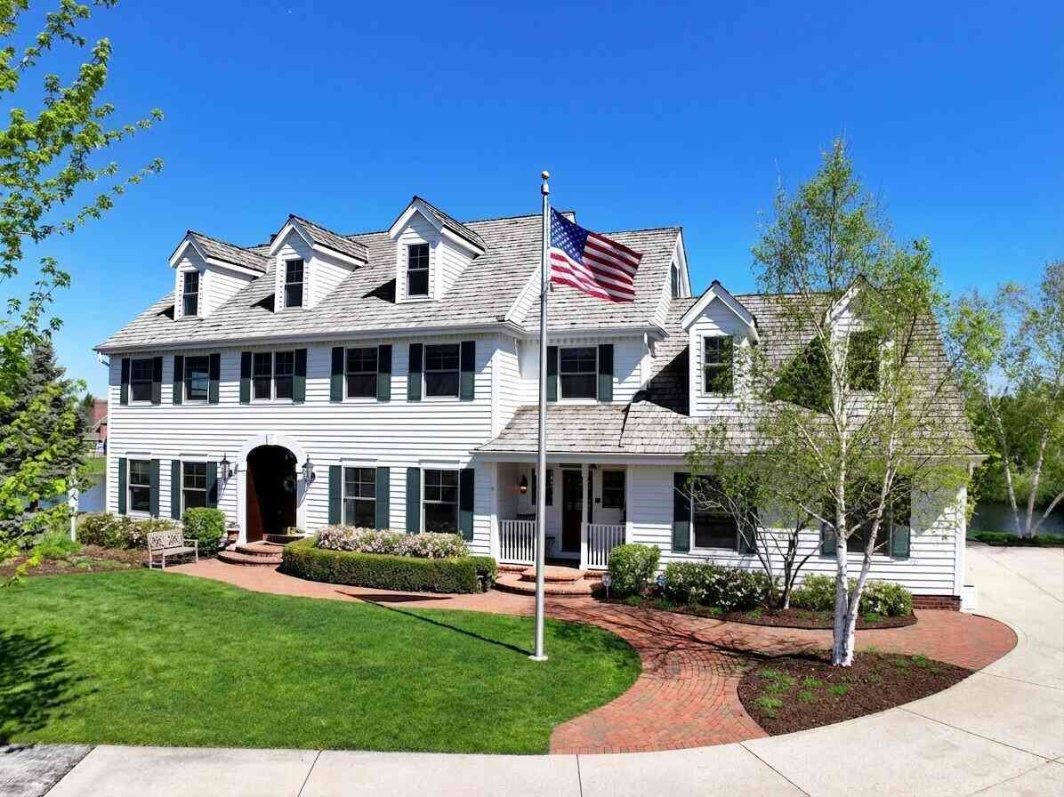 Homes For Sale - 214 E Beechwood<br/> Mequon, WI 53092
