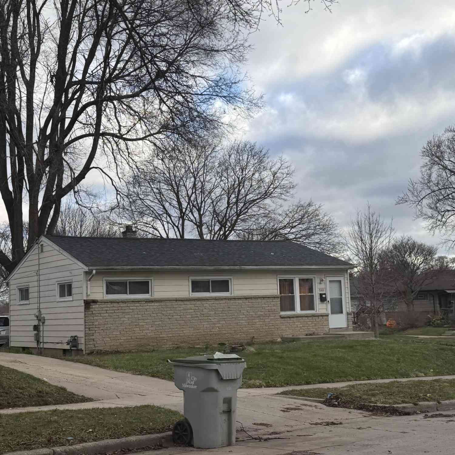 Homes For Sale - 7000 W Thurston<br/> Milwaukee, WI 53218