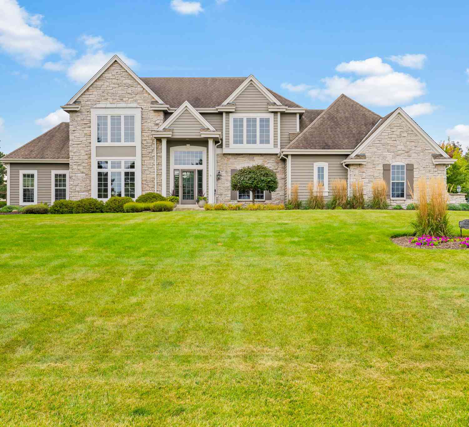 Homes For Sale - W291N3363 Summerhill<br/> Delafield, WI 53072