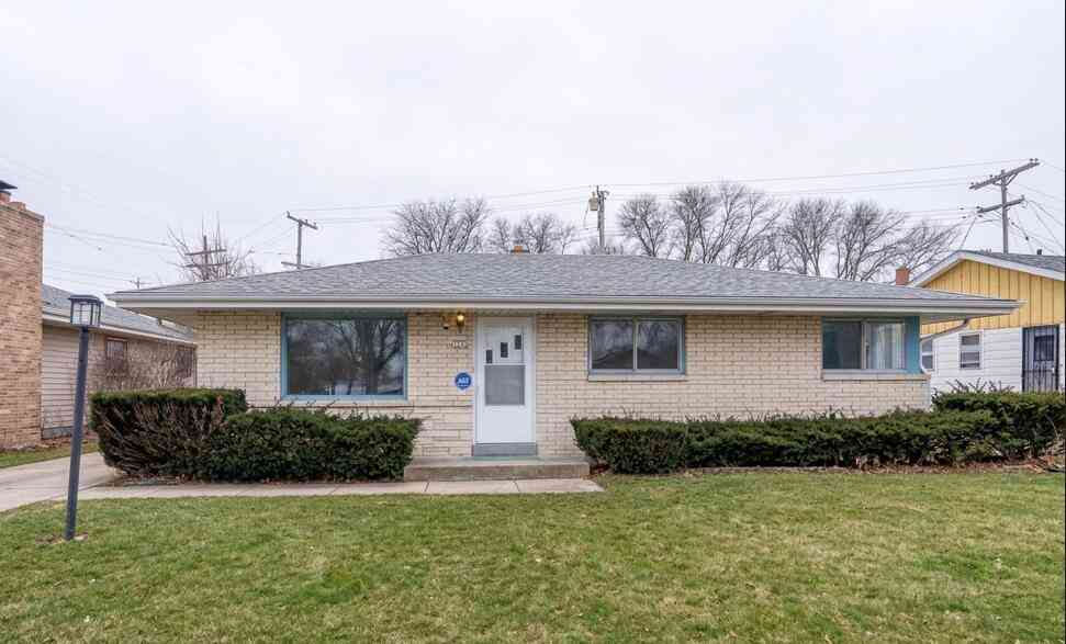 Homes For Sale - 7629 W Thurston<br/> Milwaukee, WI 53218