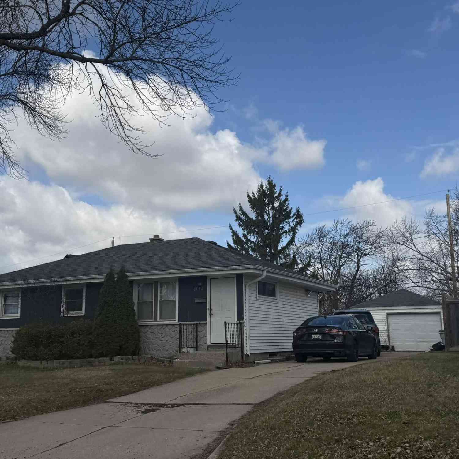 Homes For Sale - 8152 W Clovernook<br/> Milwaukee, WI 53223