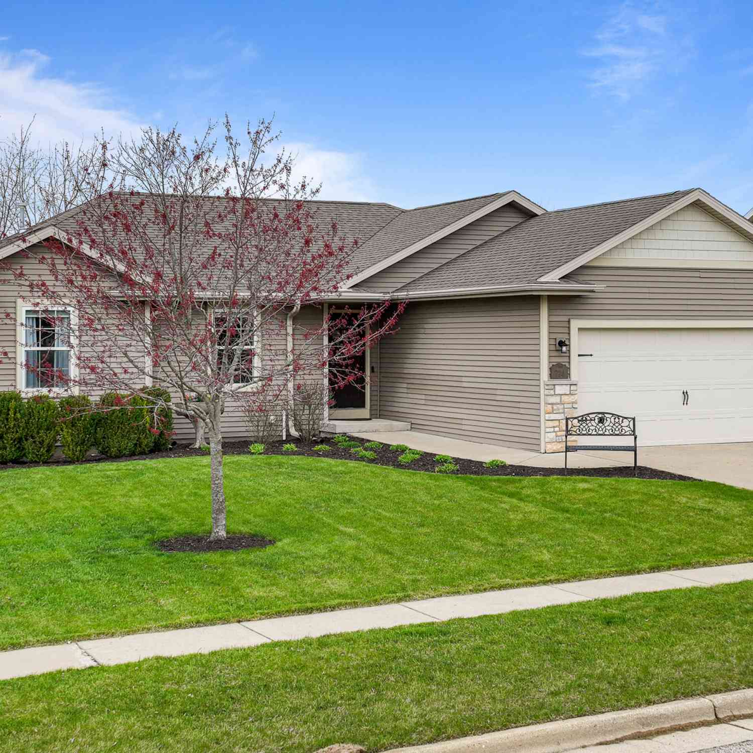 Homes For Sale - 724 N Joshua<br/> Lake Geneva, WI 53147