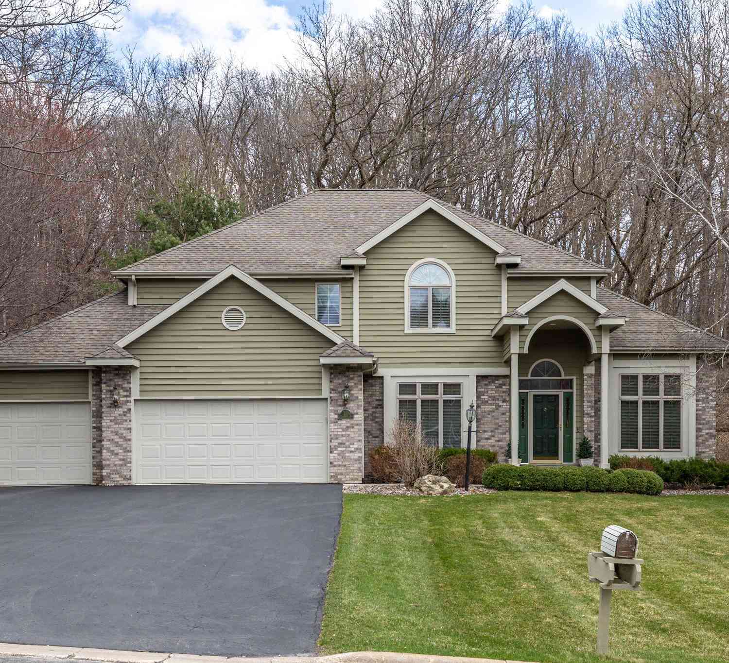 Homes For Sale - 430 Larkspur<br/> Onalaska, WI 54650