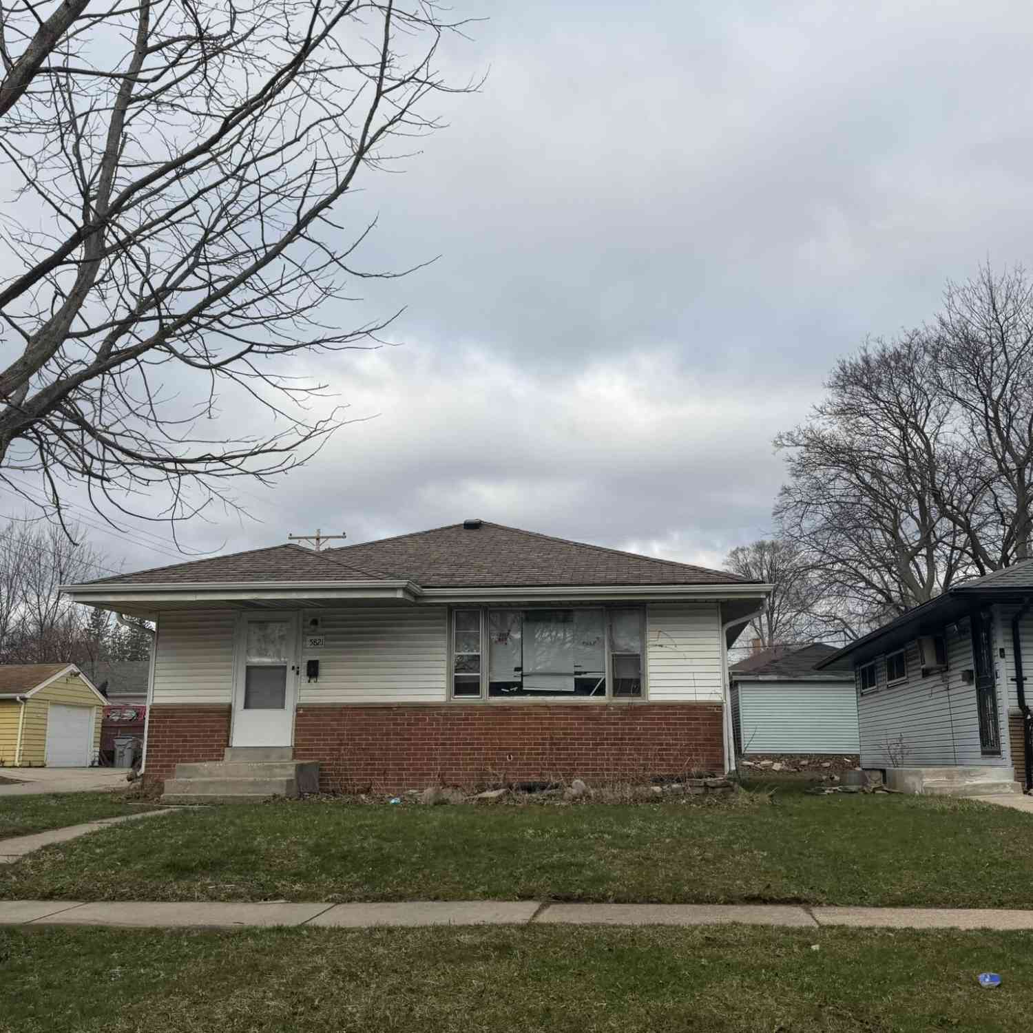 Homes For Sale - 5821 N 70th<br/> Milwaukee, WI 53218