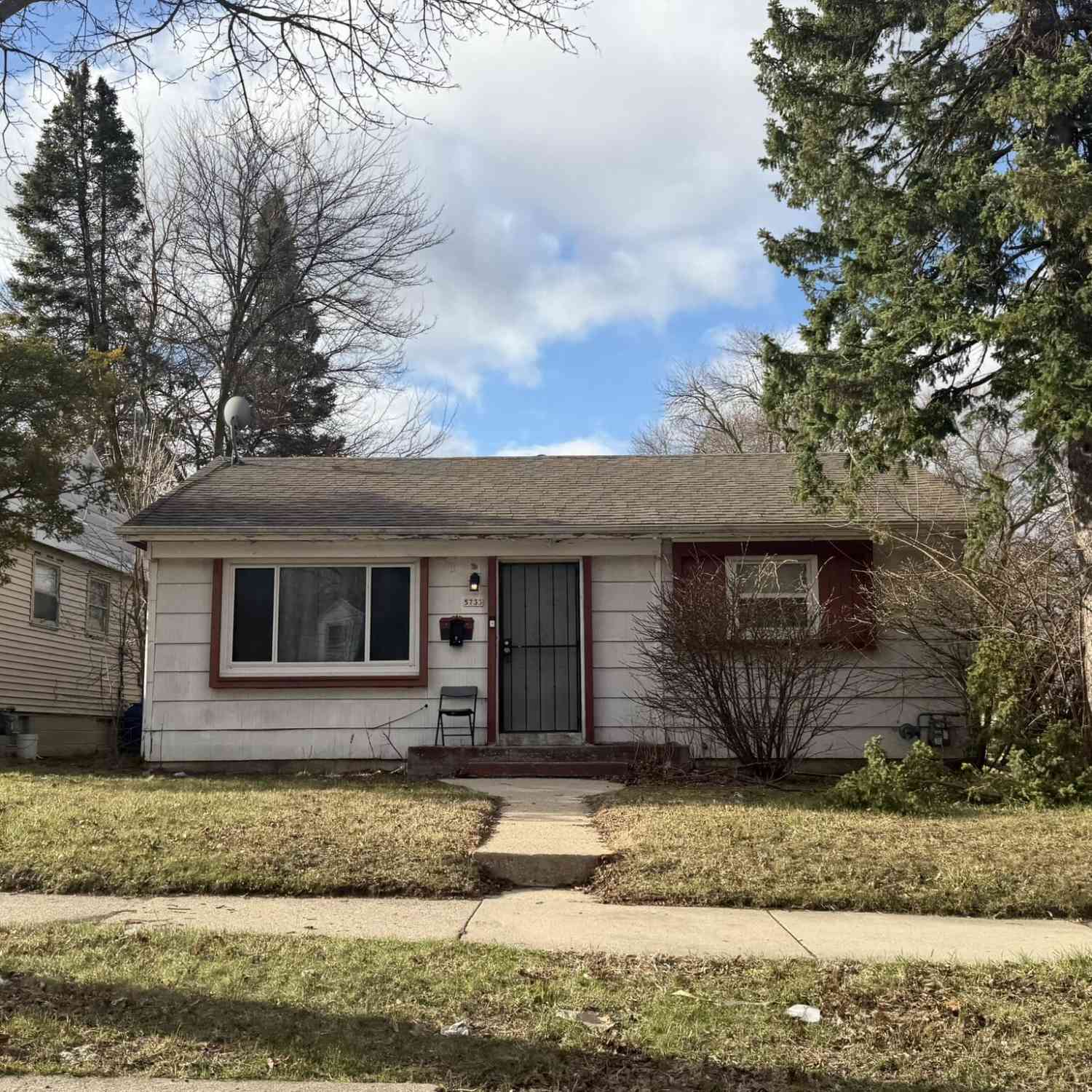 Homes For Sale - 5733 W Custer<br/> Milwaukee, WI 53218