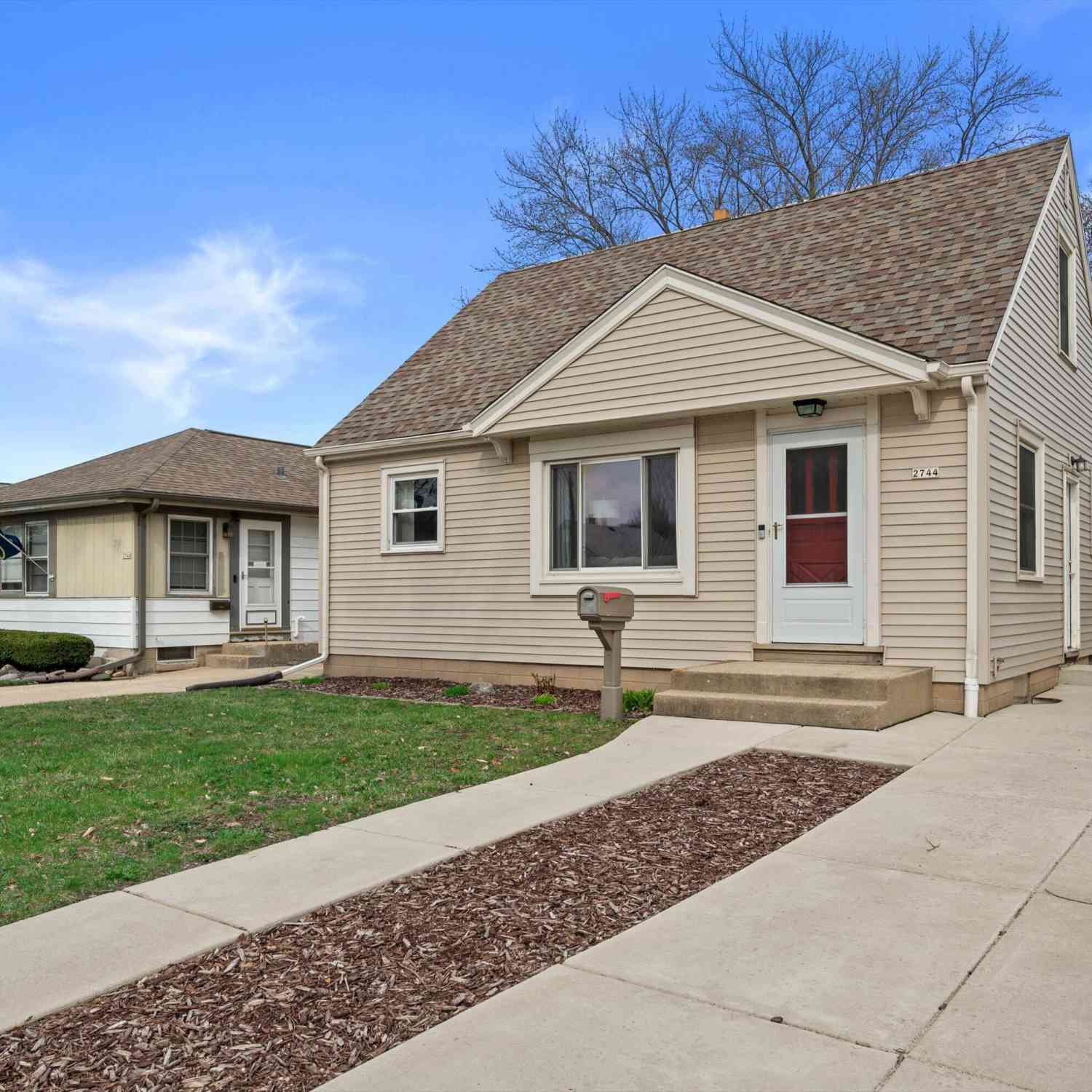 Homes For Sale - 2744 S 71st<br/> Milwaukee, WI 53219