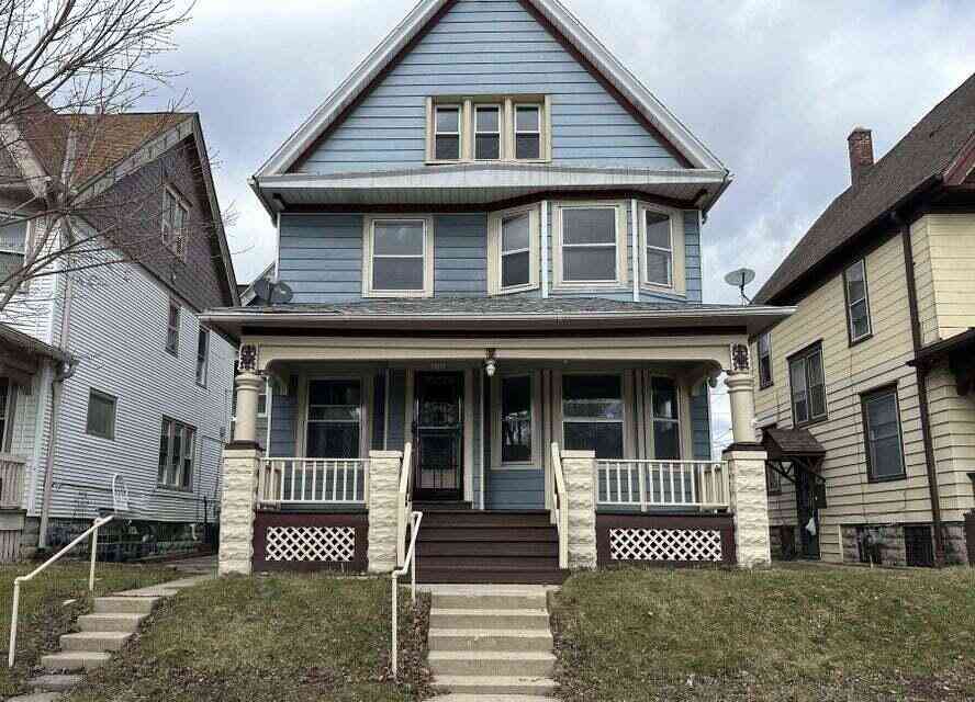 Homes For Sale - 4722 W Garfield<br/> Milwaukee, WI 53208
