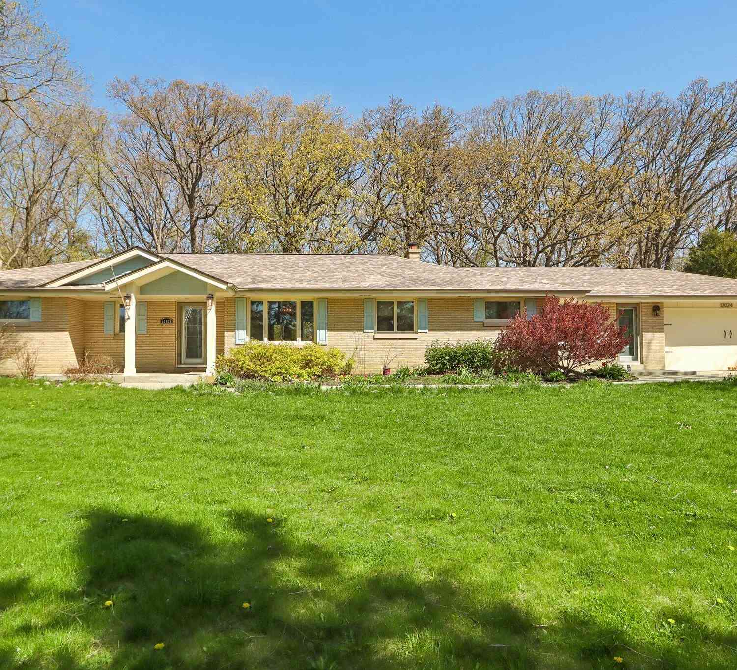 Homes For Sale - 12024 W Woodcrest<br/> Franklin, WI 53132