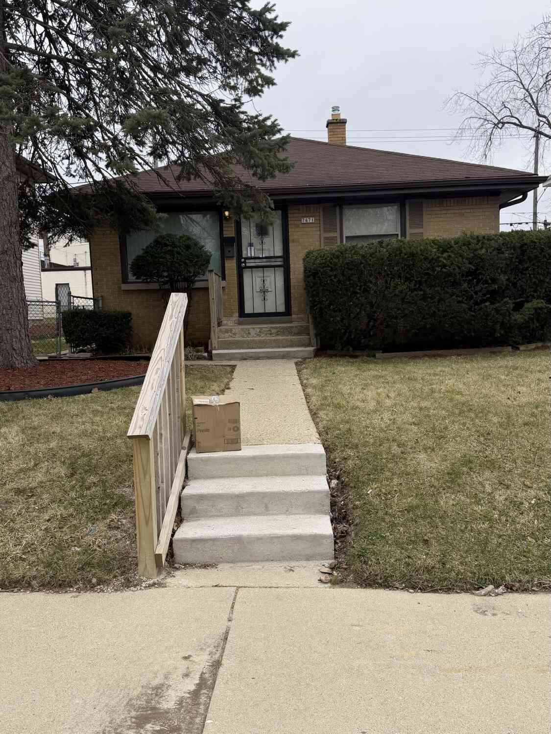 Homes For Sale - 7471 W Beckett<br/> Milwaukee, WI 53216