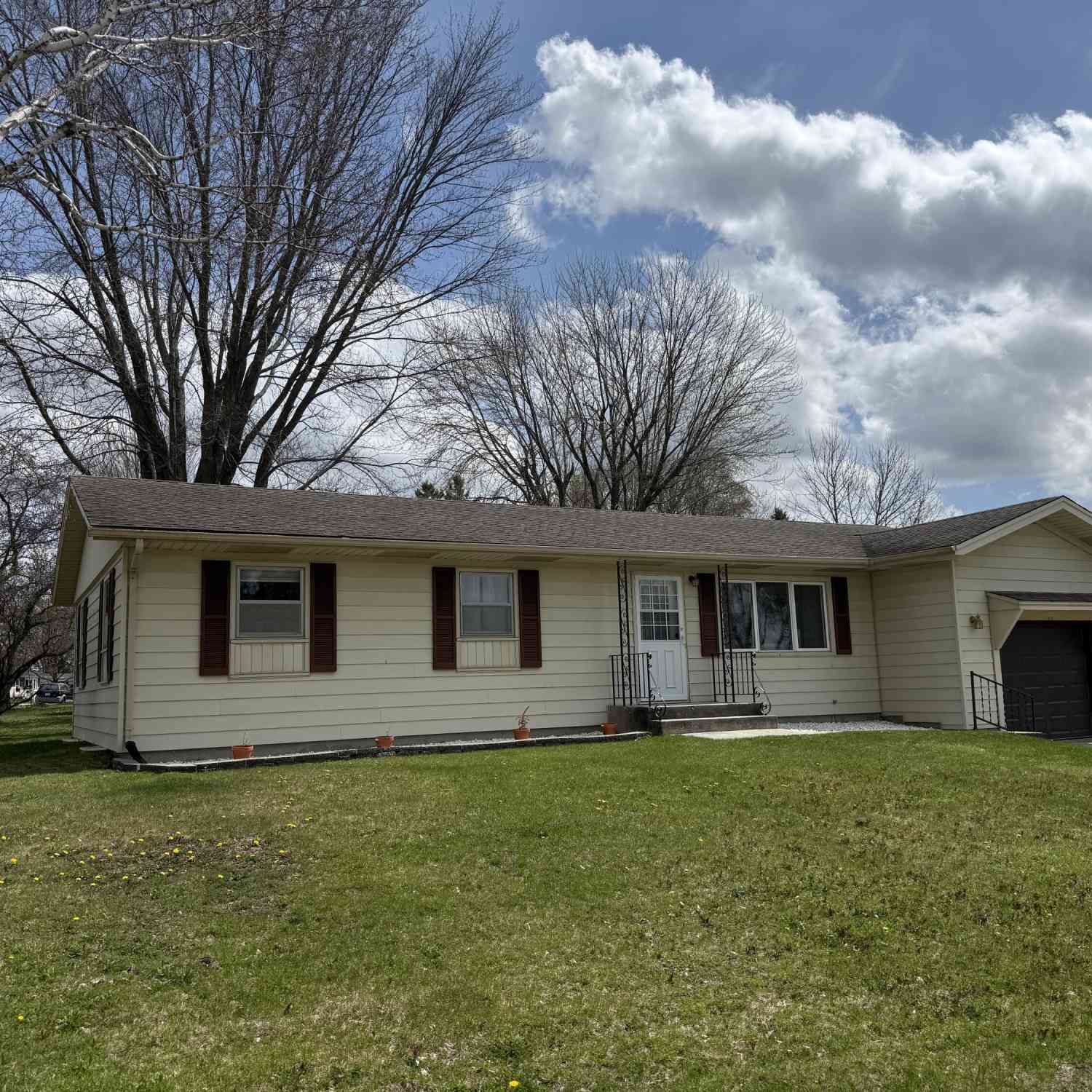 Homes For Sale - 1604 Calumet<br/> Calumet County, New Holstein, WI 53061