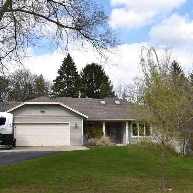 Homes For Sale - N61W16124 Hawthorne<br/> Menomonee Falls, WI 53051
