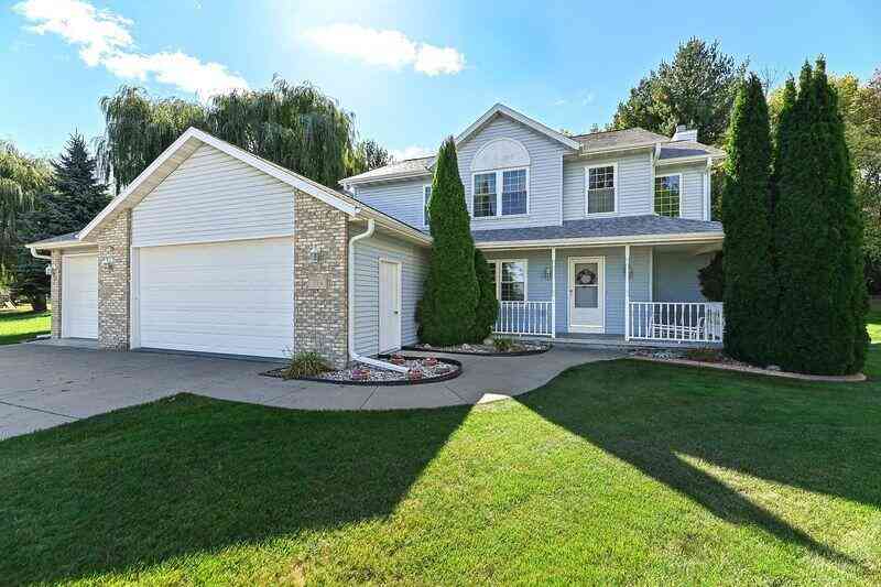 Homes For Sale - 334 E Puerner<br/> Jefferson County, Jefferson, WI 53549