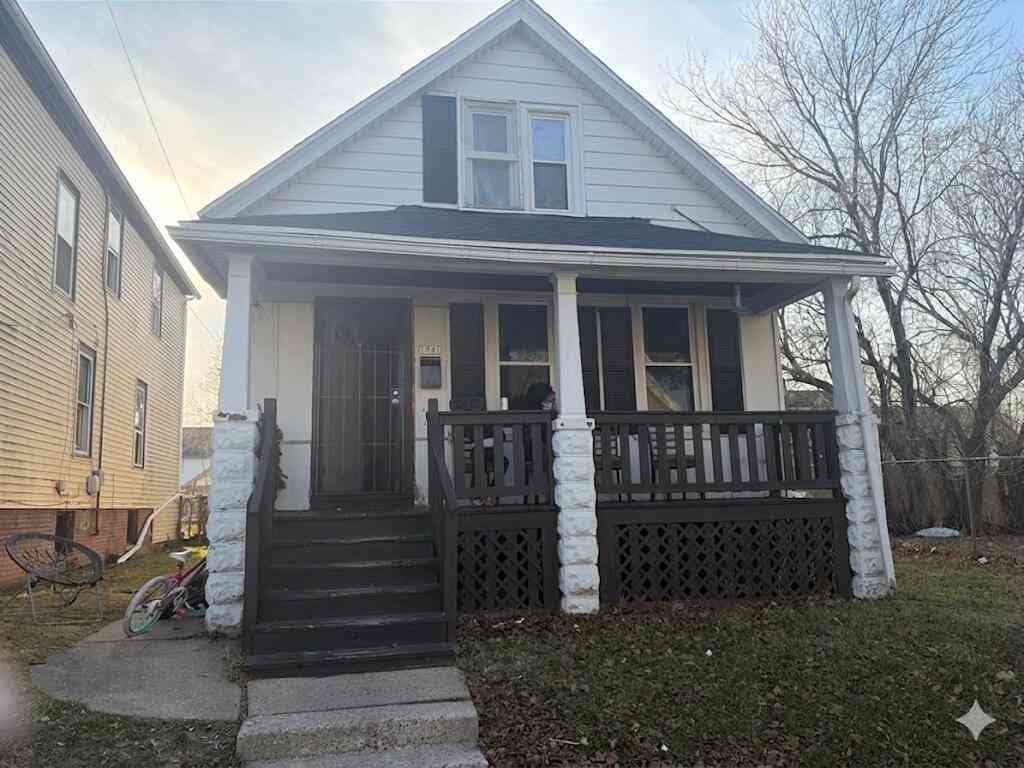 Homes For Sale - 1941 N 21st<br/> Milwaukee, WI 53205