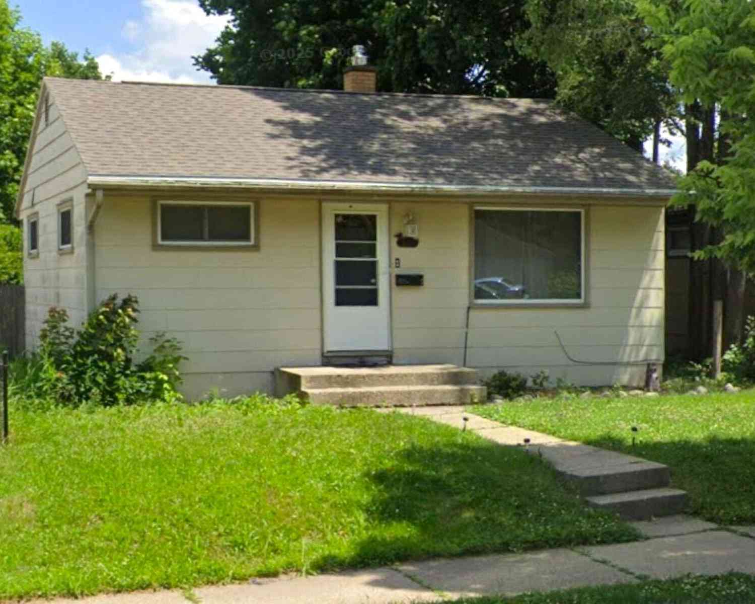 Homes For Sale - 5668 N 70th<br/> Milwaukee, WI 53218