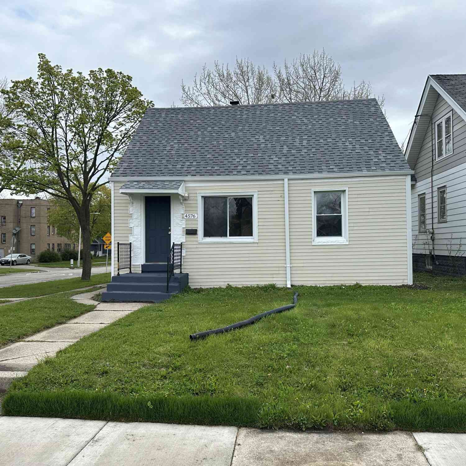 Homes For Sale - 4576 N 30th<br/> Milwaukee, WI 53209