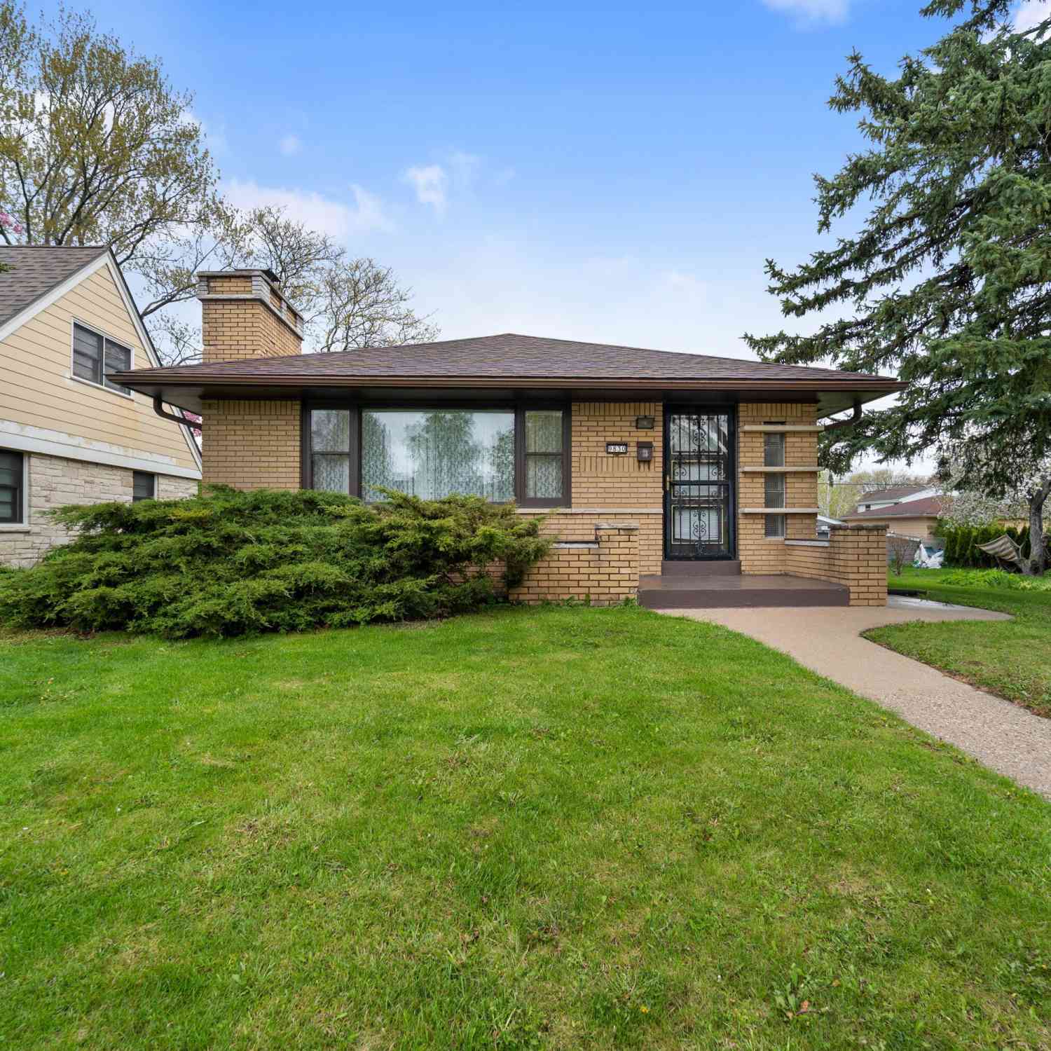 Homes For Sale - 9830 W Metcalf<br/> Milwaukee, WI 53222