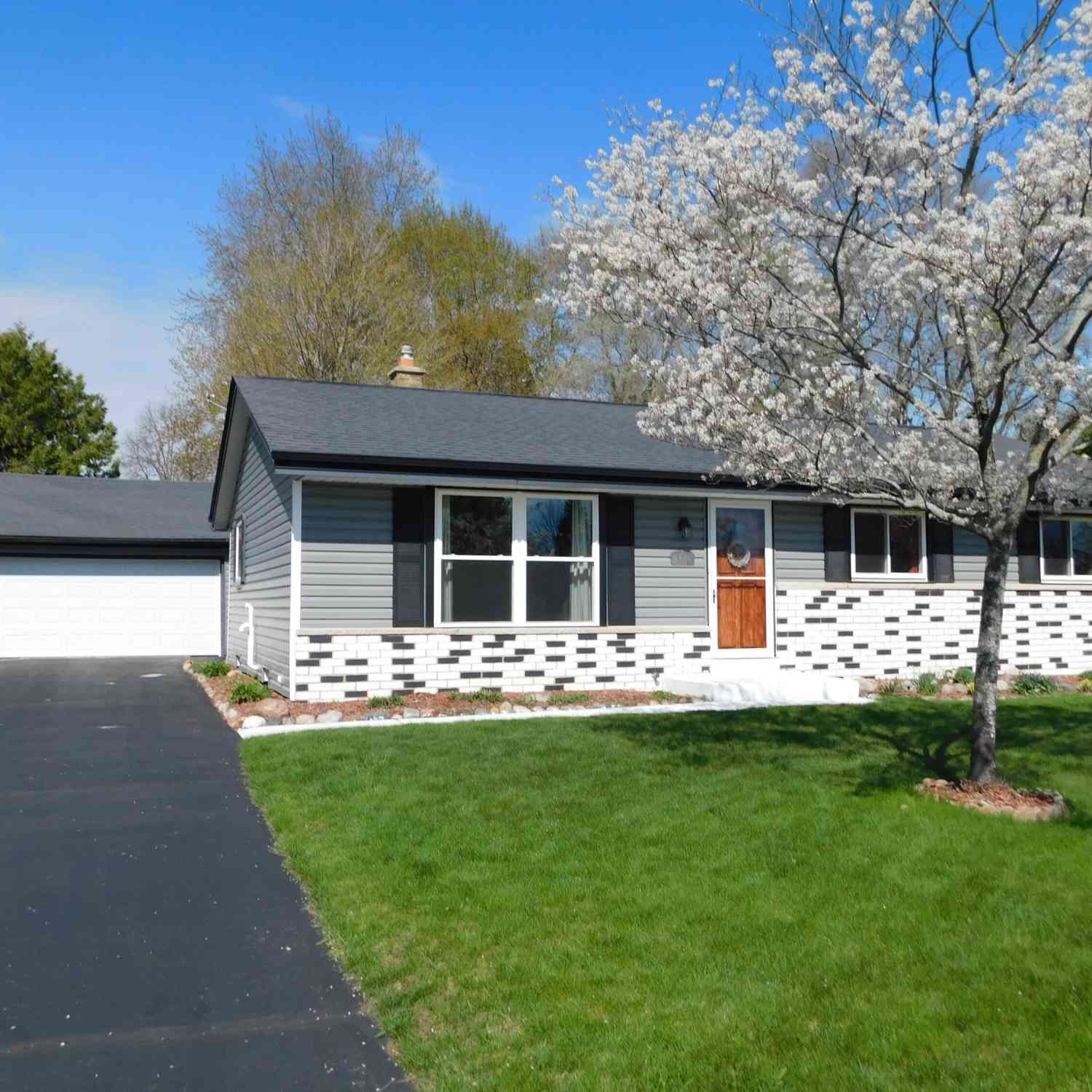 Homes For Sale - 309 Judge<br/> Saukville, WI 53080