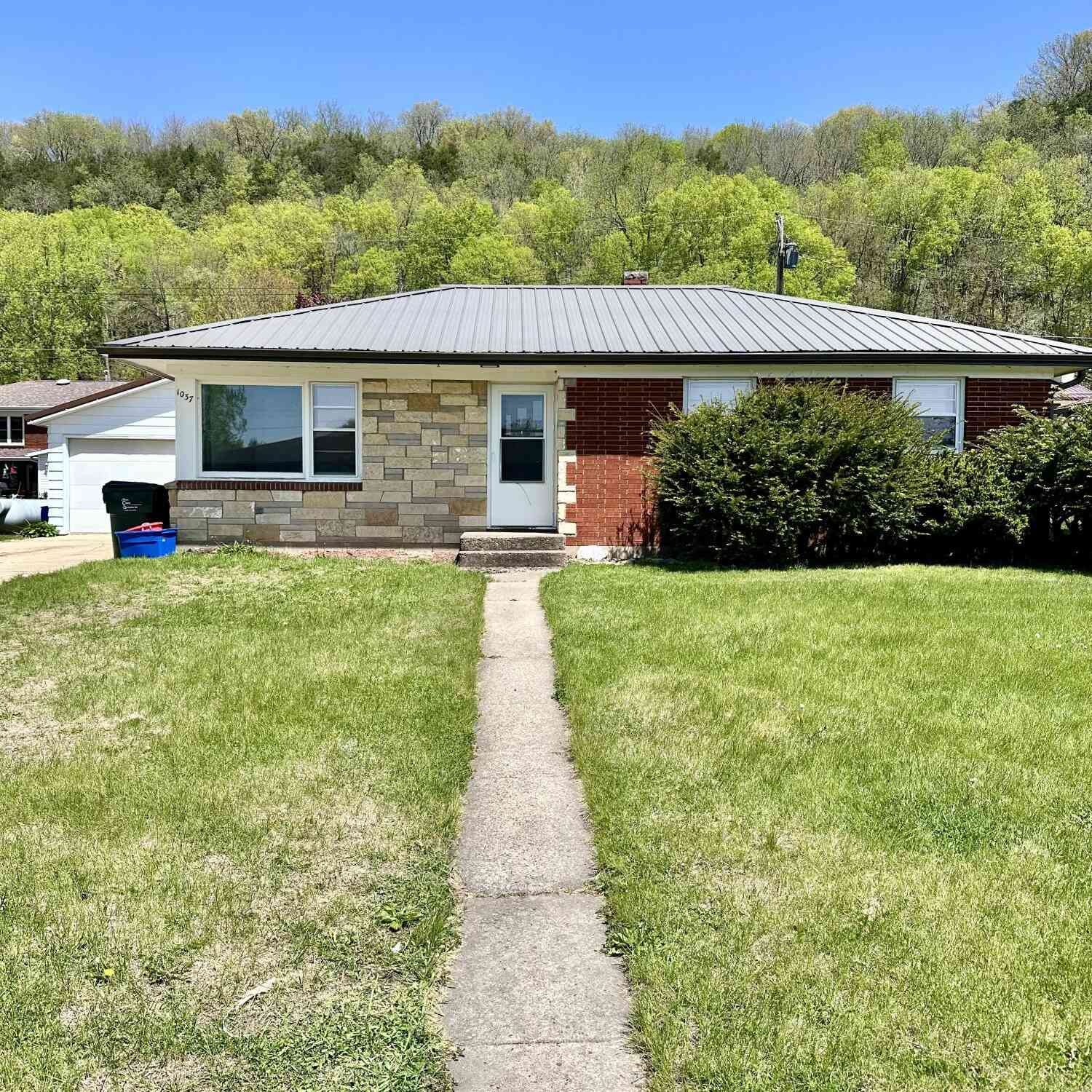 Homes For Sale - 1037 Dewey<br/> Cassville, WI 53806