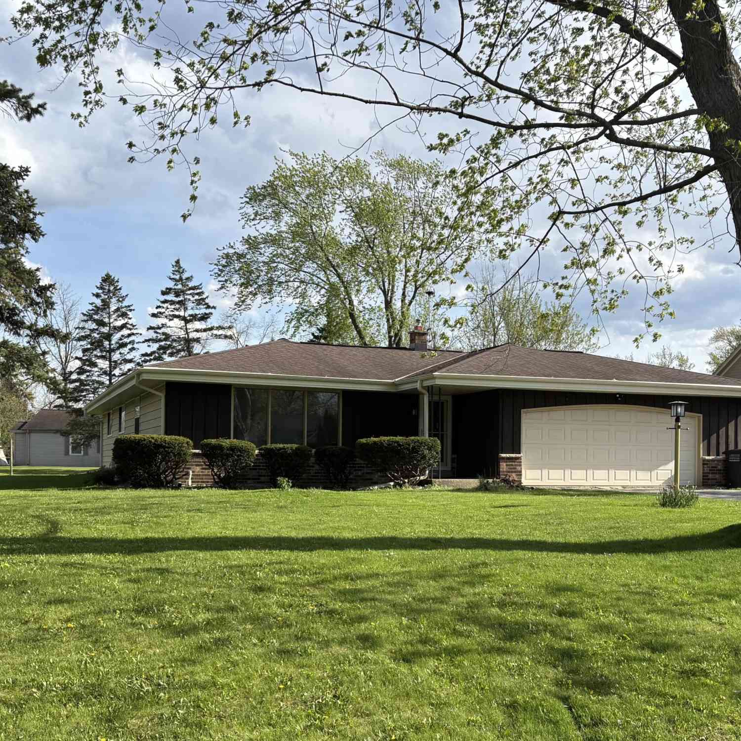 Homes For Sale - 12329 W Larkspur<br/> Franklin, WI 53132