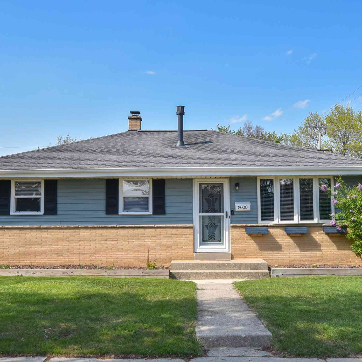 Homes For Sale - 8000 W Van Beck<br/> Milwaukee, WI 53220