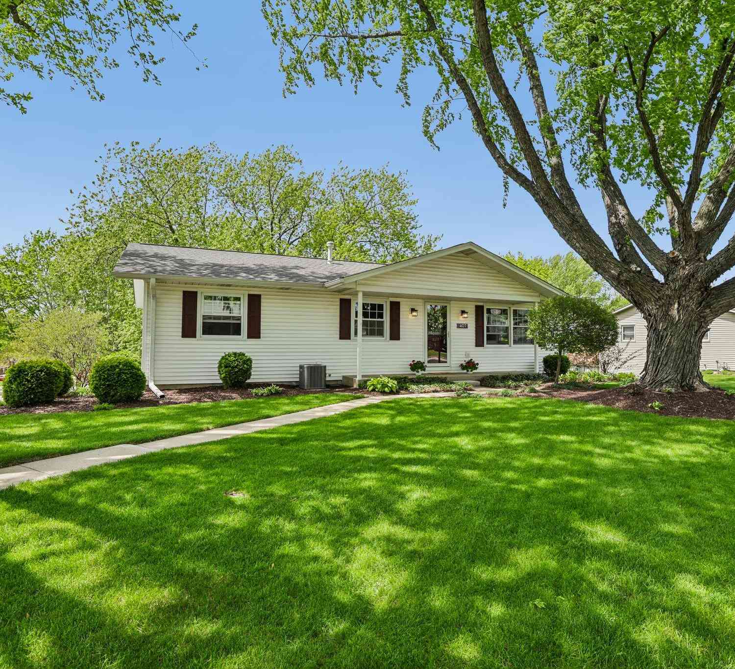 Homes For Sale - 407 N Midway<br/> Jefferson County, Jefferson, WI 53549