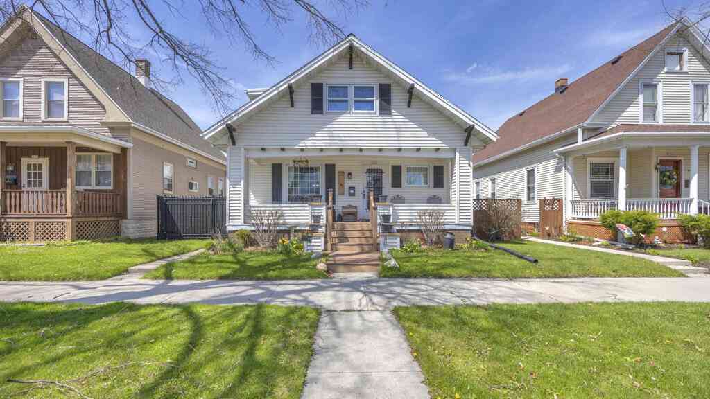 Homes For Sale - 1806 N 12th<br/> Sheboygan County, Sheboygan, WI 53081