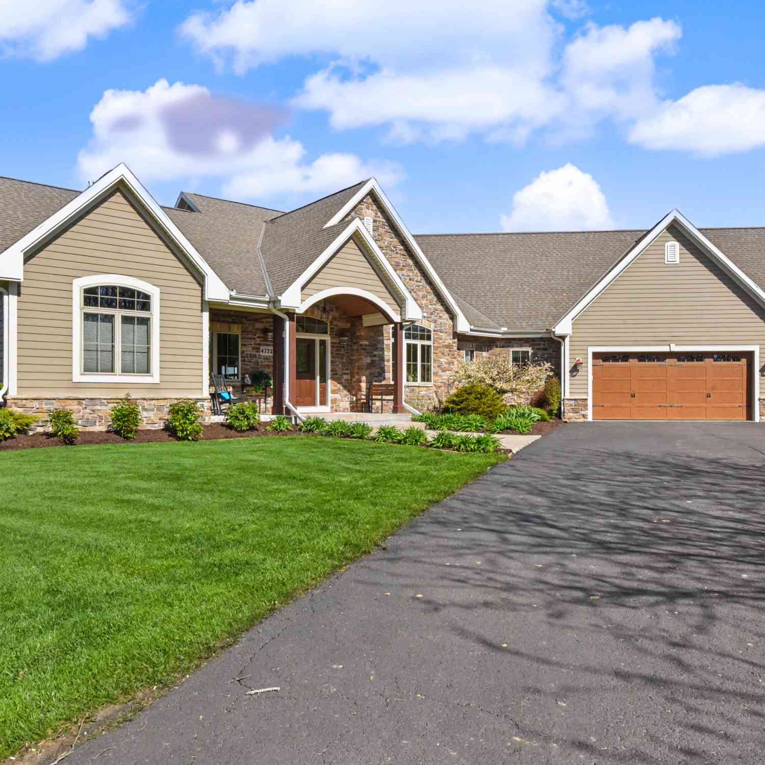 Homes For Sale - 4722 W Oakwood<br/> Franklin, WI 53132