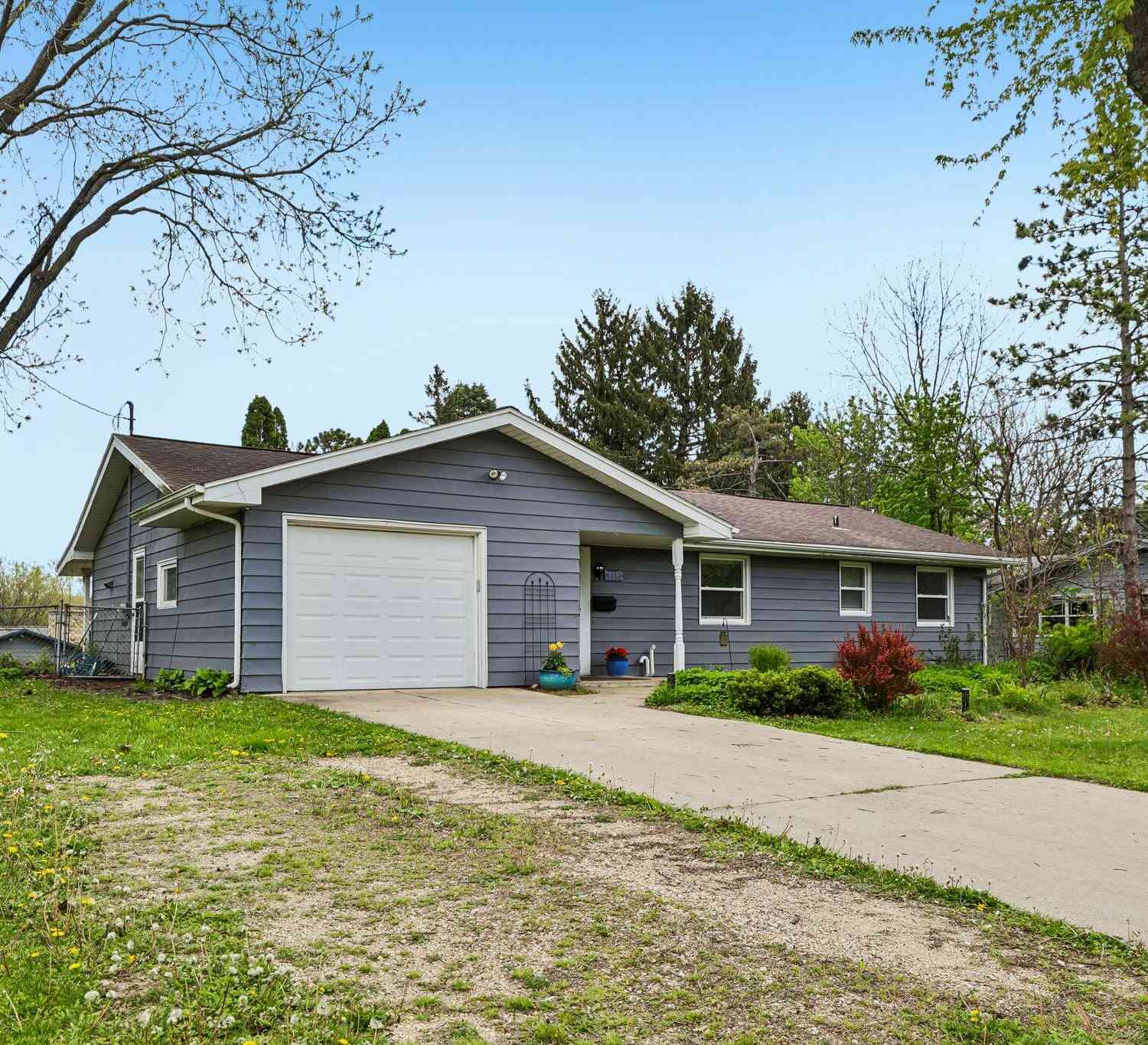 Homes For Sale - 409 S Jefferson<br/> Dane County, Verona, WI 53593
