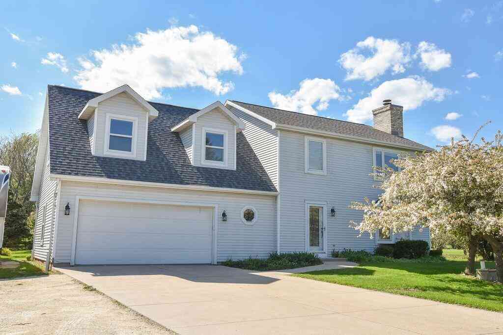 Homes For Sale - 511 Cheyenne<br/> Grafton, WI 53024