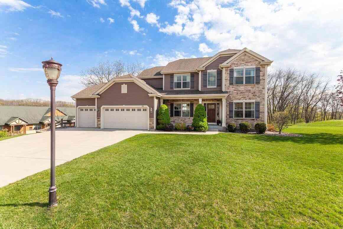 Homes For Sale - 1707 Coldwater Creek<br/> Waukesha, WI 53188