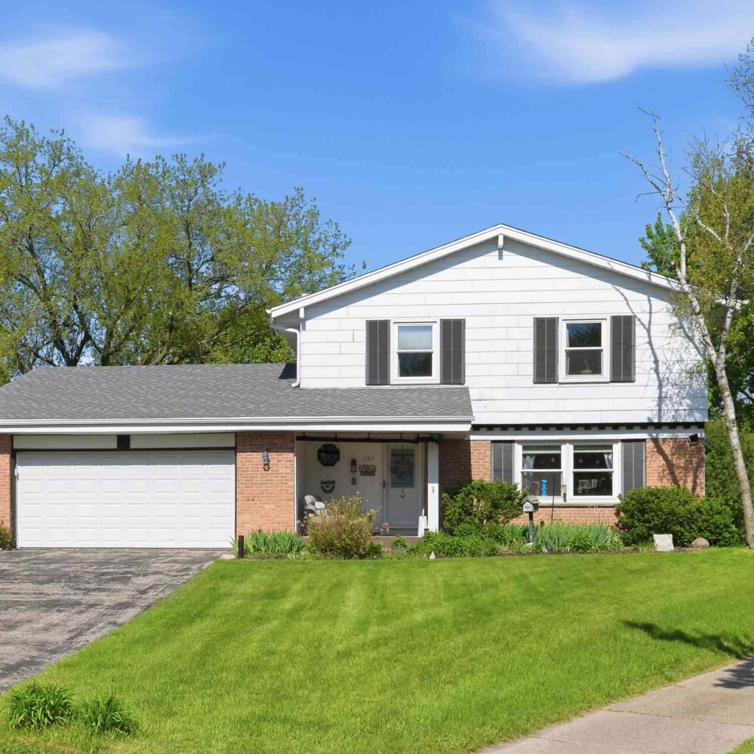 Homes For Sale - 1180 Dorchester<br/> Oconomowoc, WI 53066