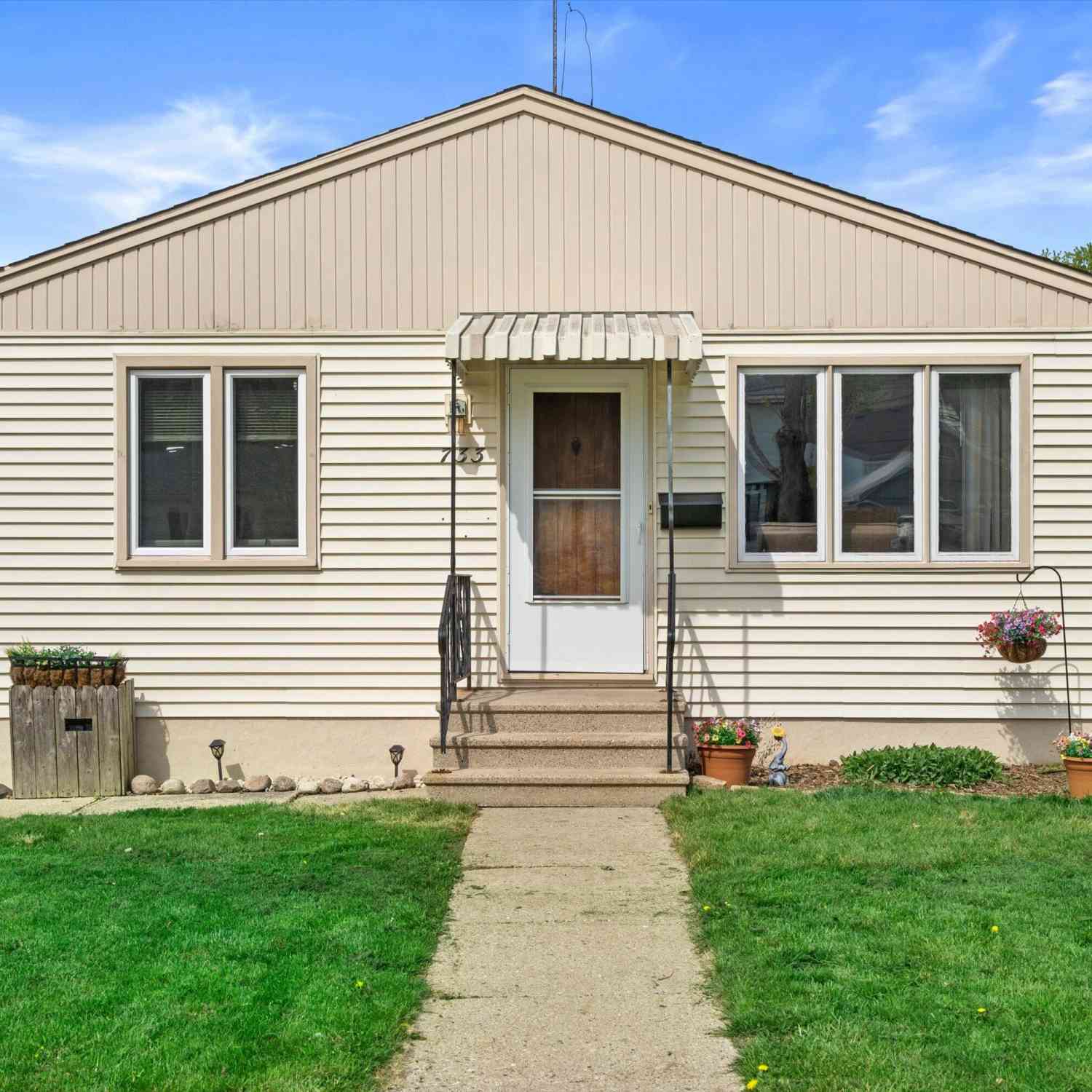 Homes For Sale - 733 S 101st<br/> West Allis, WI 53214