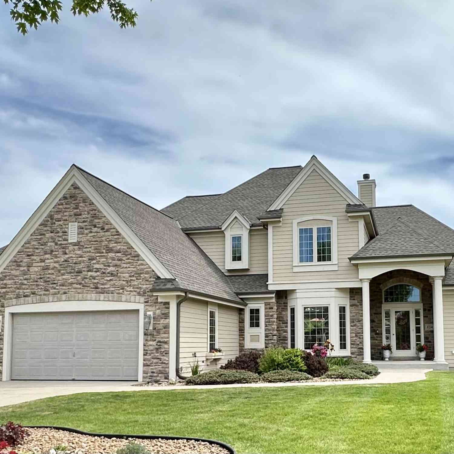 Homes For Sale - 8234 S 43rd<br/> Franklin, WI 53132