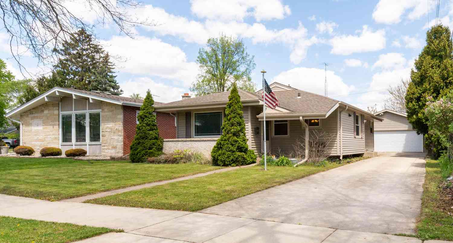 Homes For Sale - 4314 60th<br/> Kenosha, WI 53144