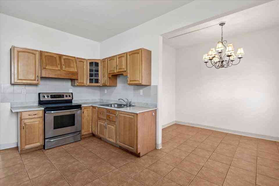 Homes For Sale - 1004 W Mineral<br/> Milwaukee, WI 53204