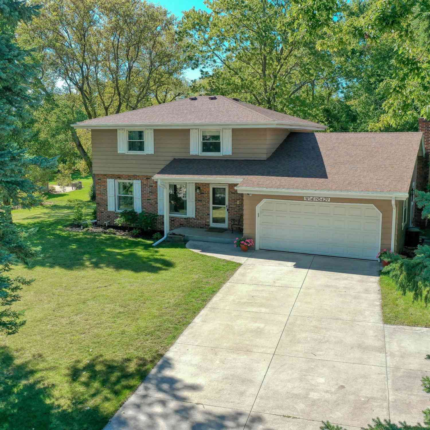 Homes For Sale - W141N5429 Van Buren<br/> Menomonee Falls, WI 53051