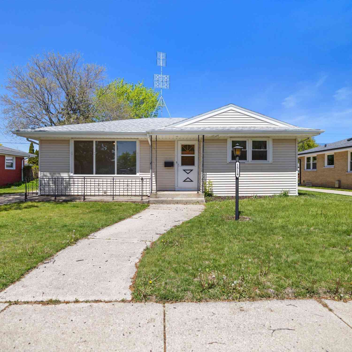 Homes For Sale - 1514 22nd<br/> Kenosha, WI 53140