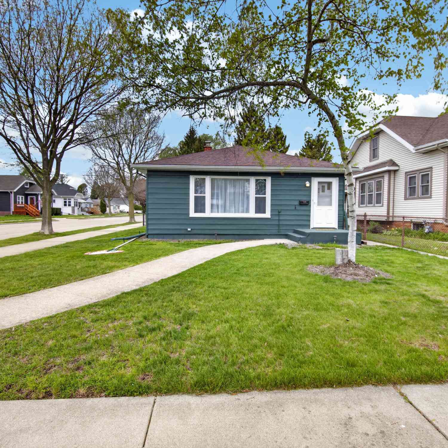 Homes For Sale - 2300 Geneva<br/> Racine, WI 53402
